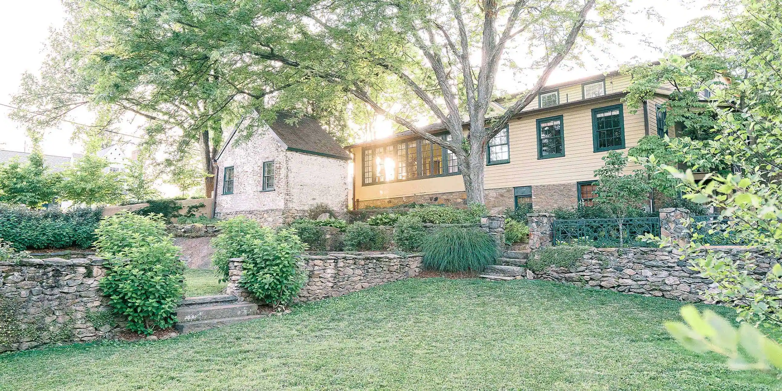 Charming historic inn and tavern in Middleburg, VA, featuring lush gardens and classic architecture.