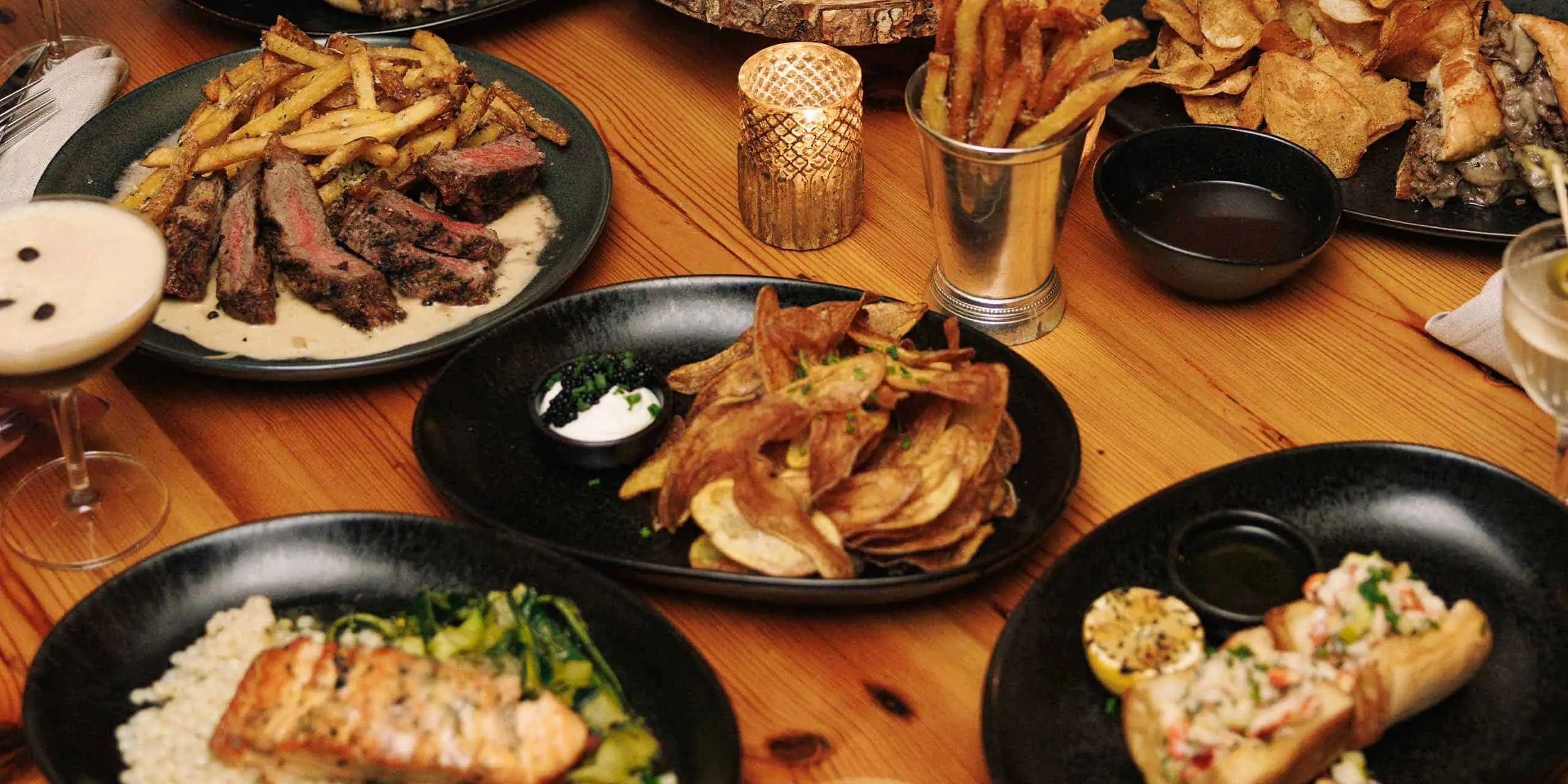 Historic inn and tavern with classic American cuisine in Middleburg, VA.
