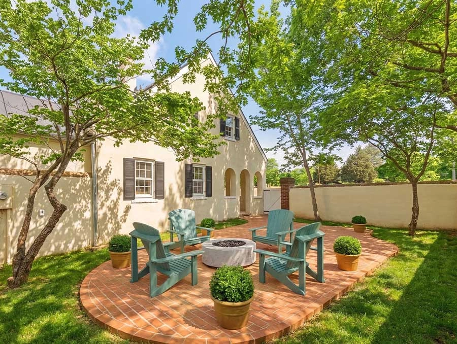 Garden patio at Huntland